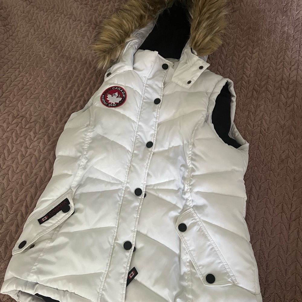 Like New Canada Weather Gear White and Black Puffer Vest with Fur Trim